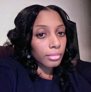 Meet your Posher, Dena